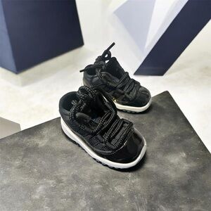 Air Jordan 11 Retro Low Black Varsity